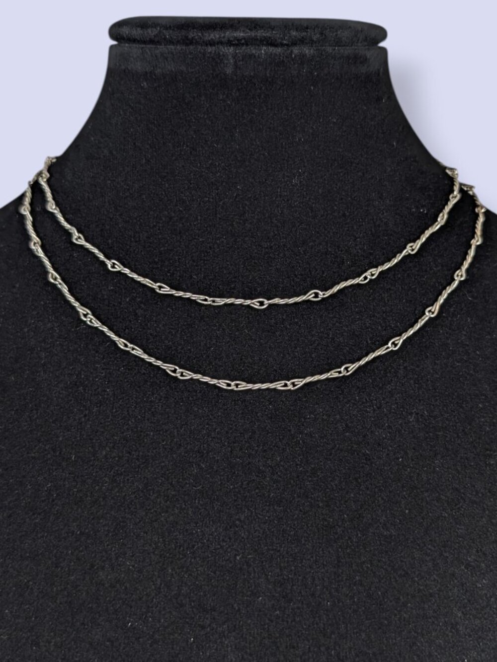 V. Silver Tone Twisted Link Infinity Chain Necklace